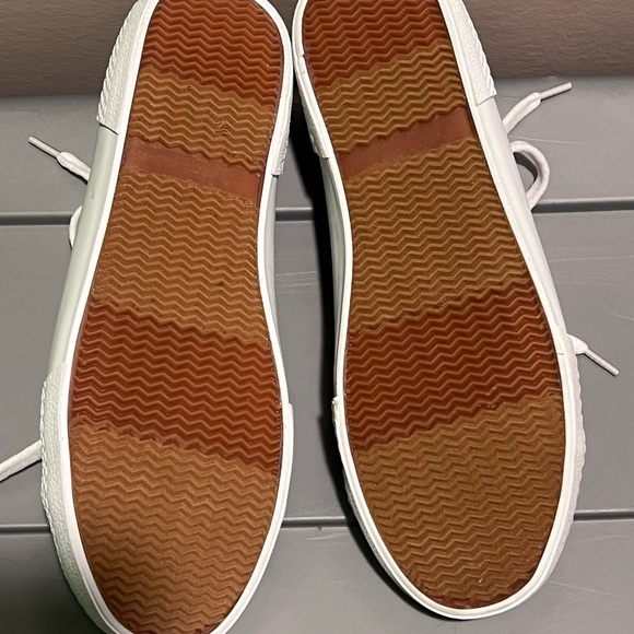 Youth boys POLO Ralph Lauren tan canvas shoes.  Size 4.  New. - Picture 3 of 4